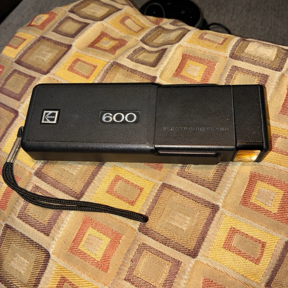 Kodak Tele-EKTRALITE 600 Black Camera Point & Shoot Film Camera Untested